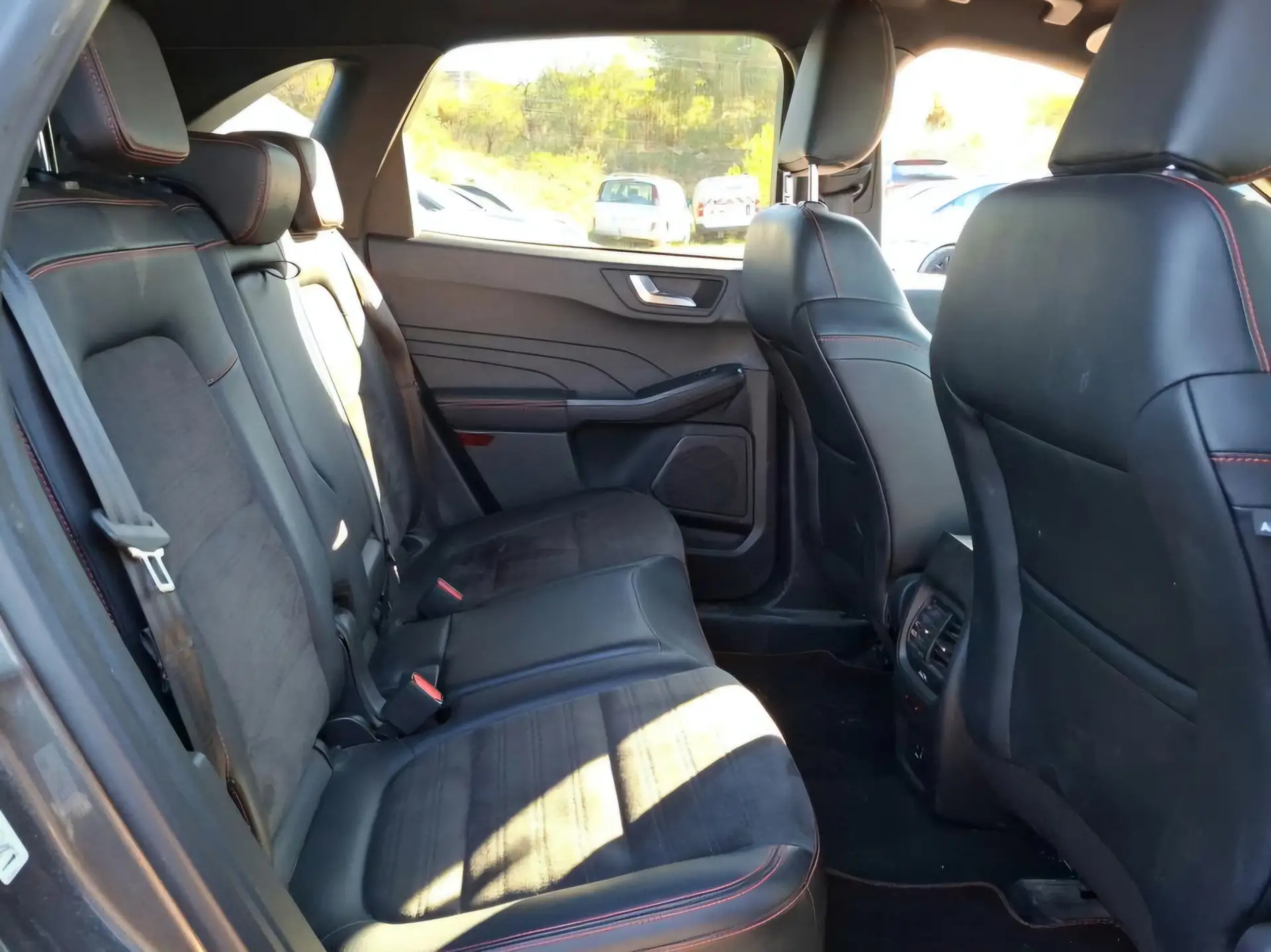Ford Kuga 2.5 PHEV ST-Line X 9