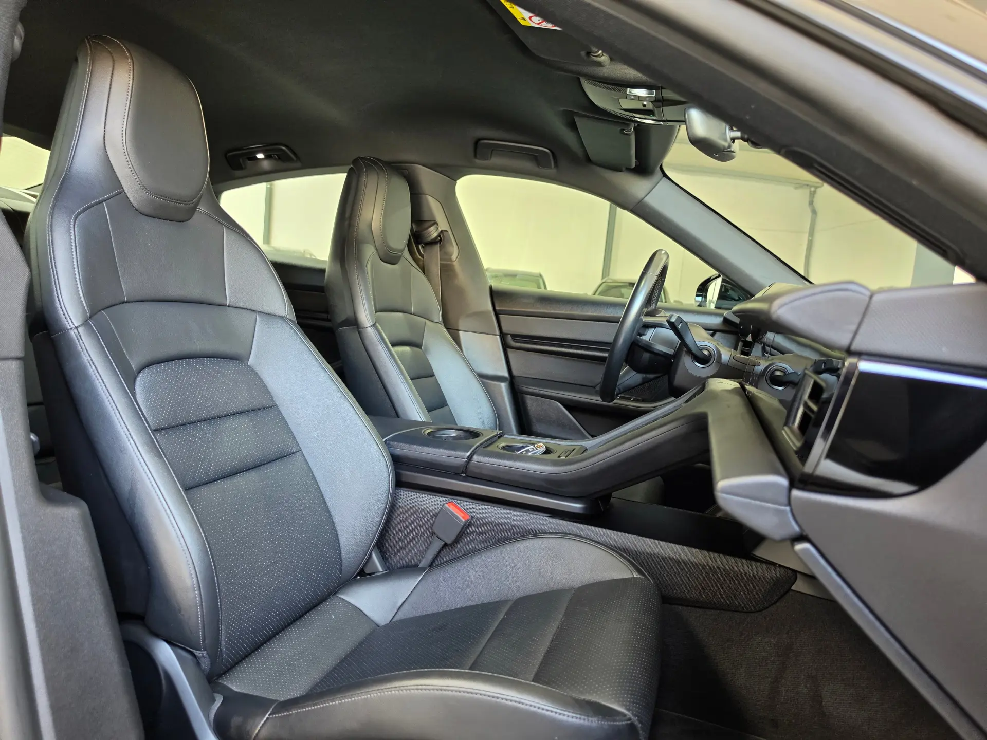 Porsche Taycan 4 34