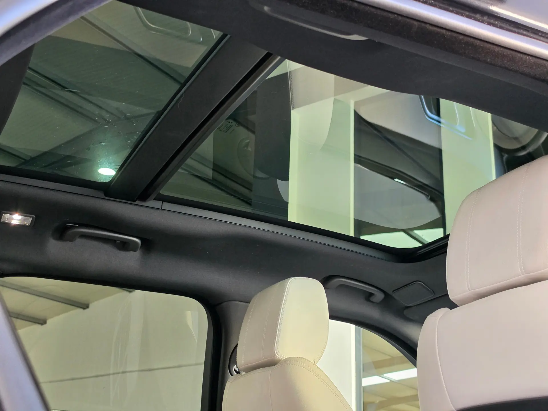Land Rover Range Rover Velar 2.0 P400e AWD R-Dynamic SE 41