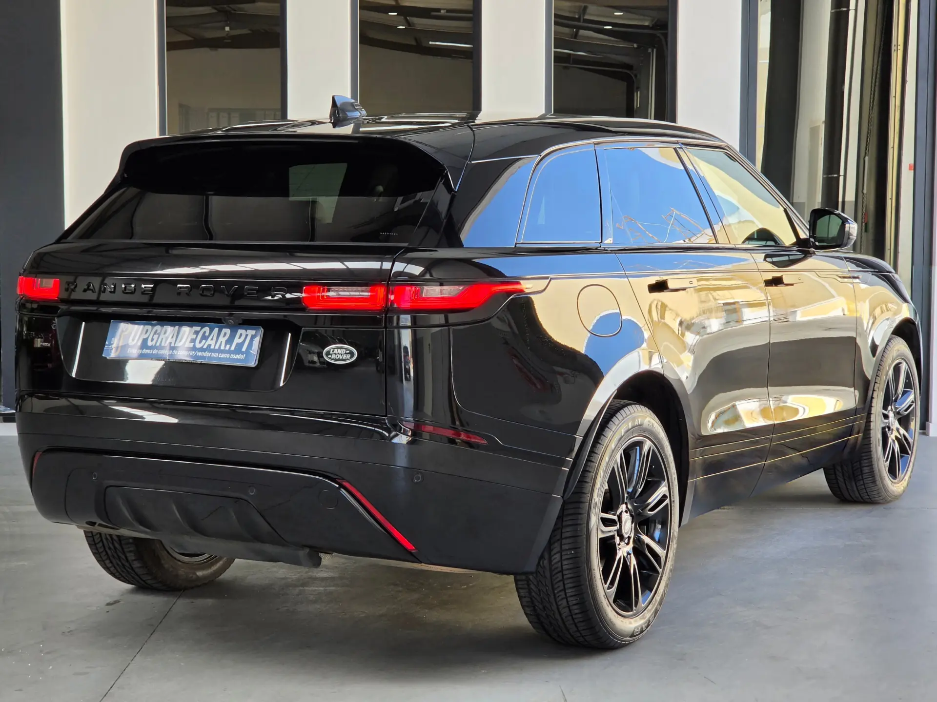 Land Rover Range Rover Velar 2.0 P400e AWD R-Dynamic SE 10