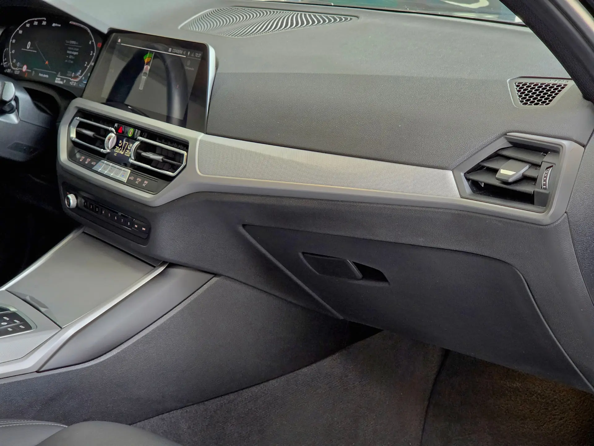 BMW 320 e Line Sport Auto 22