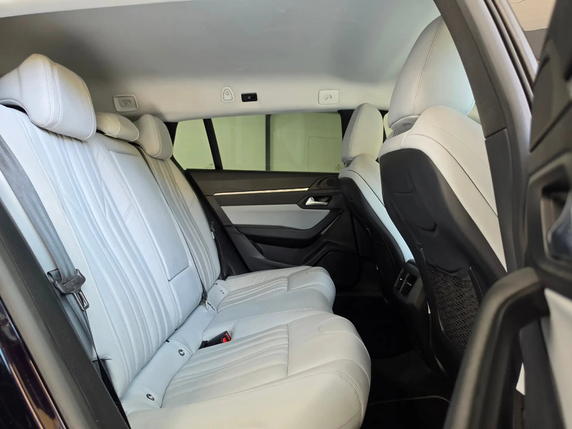 Peugeot 508 SW 1.6 Hybrid Allure e-EAT8 34