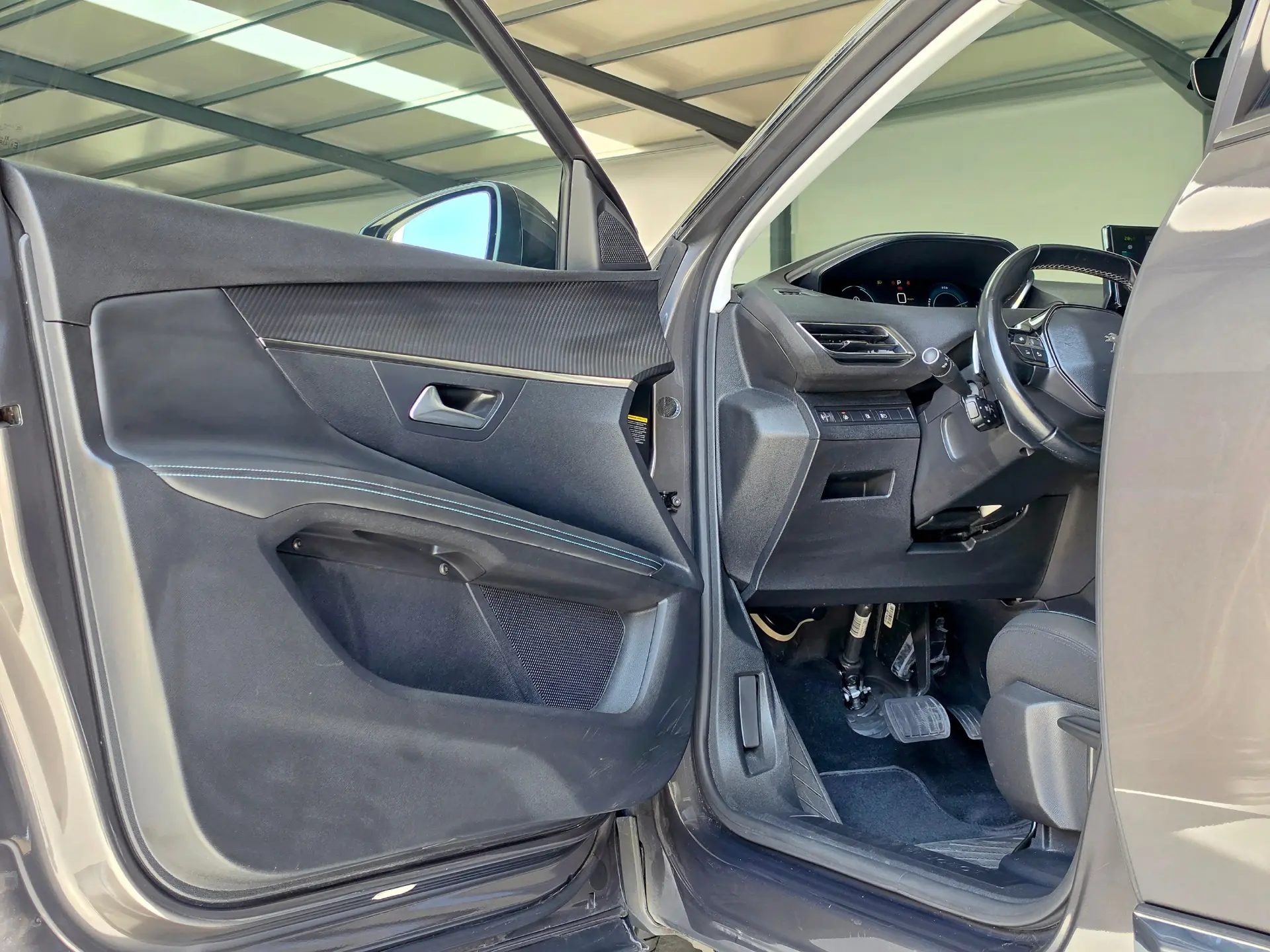 Peugeot 3008 1.6 Hybrid Allure e-EAT8 18