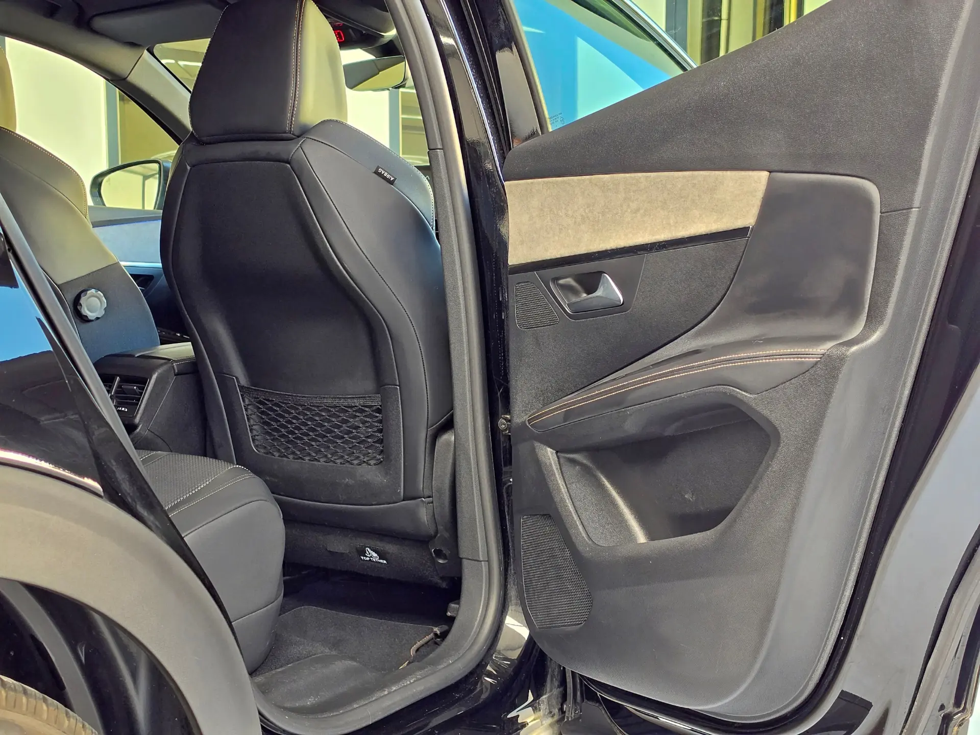 Peugeot 3008 1.6 Hybrid GT Pack e-EAT8 37