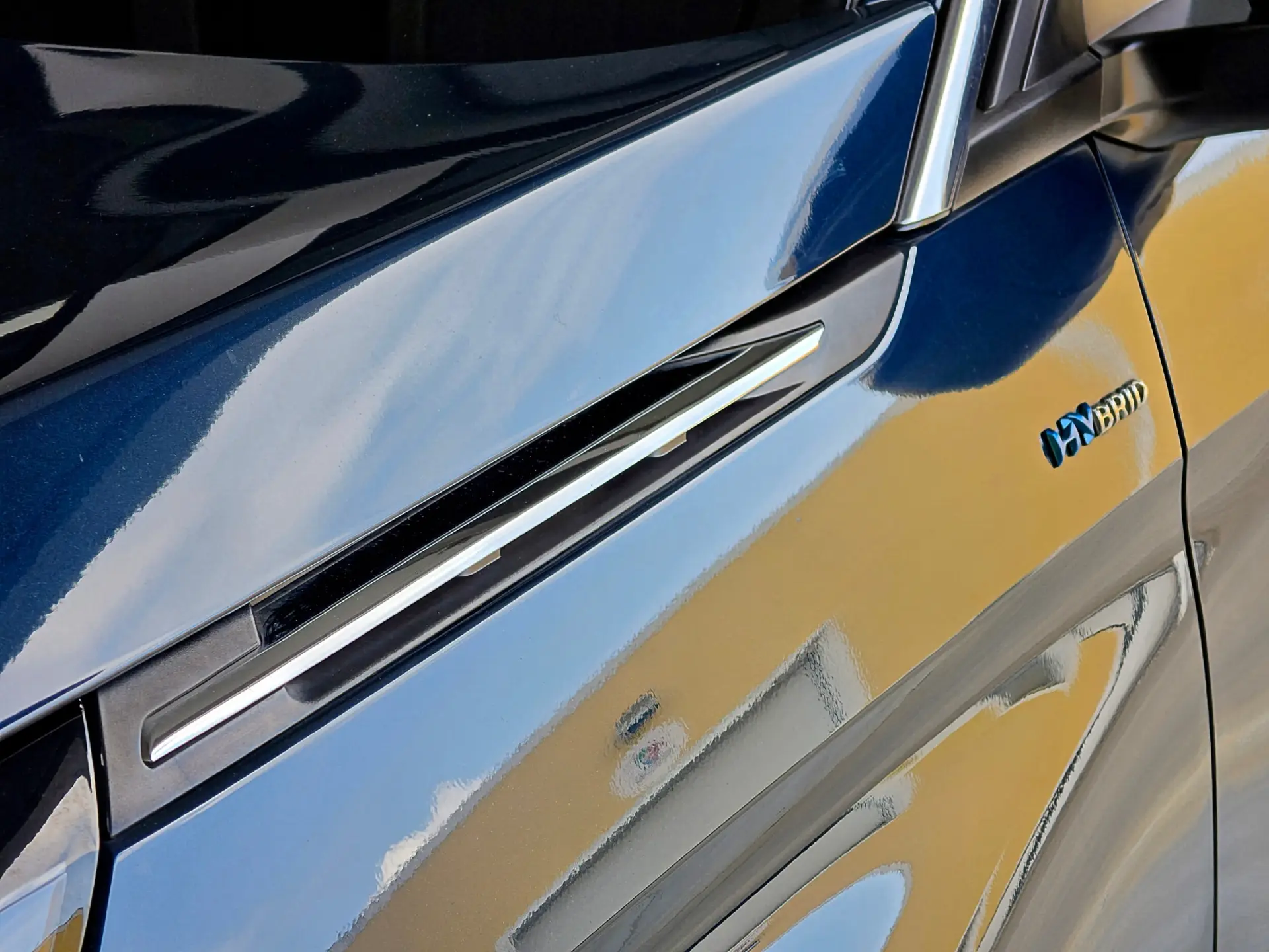 Peugeot 3008 1.6 Hybrid Allure e-EAT8 6
