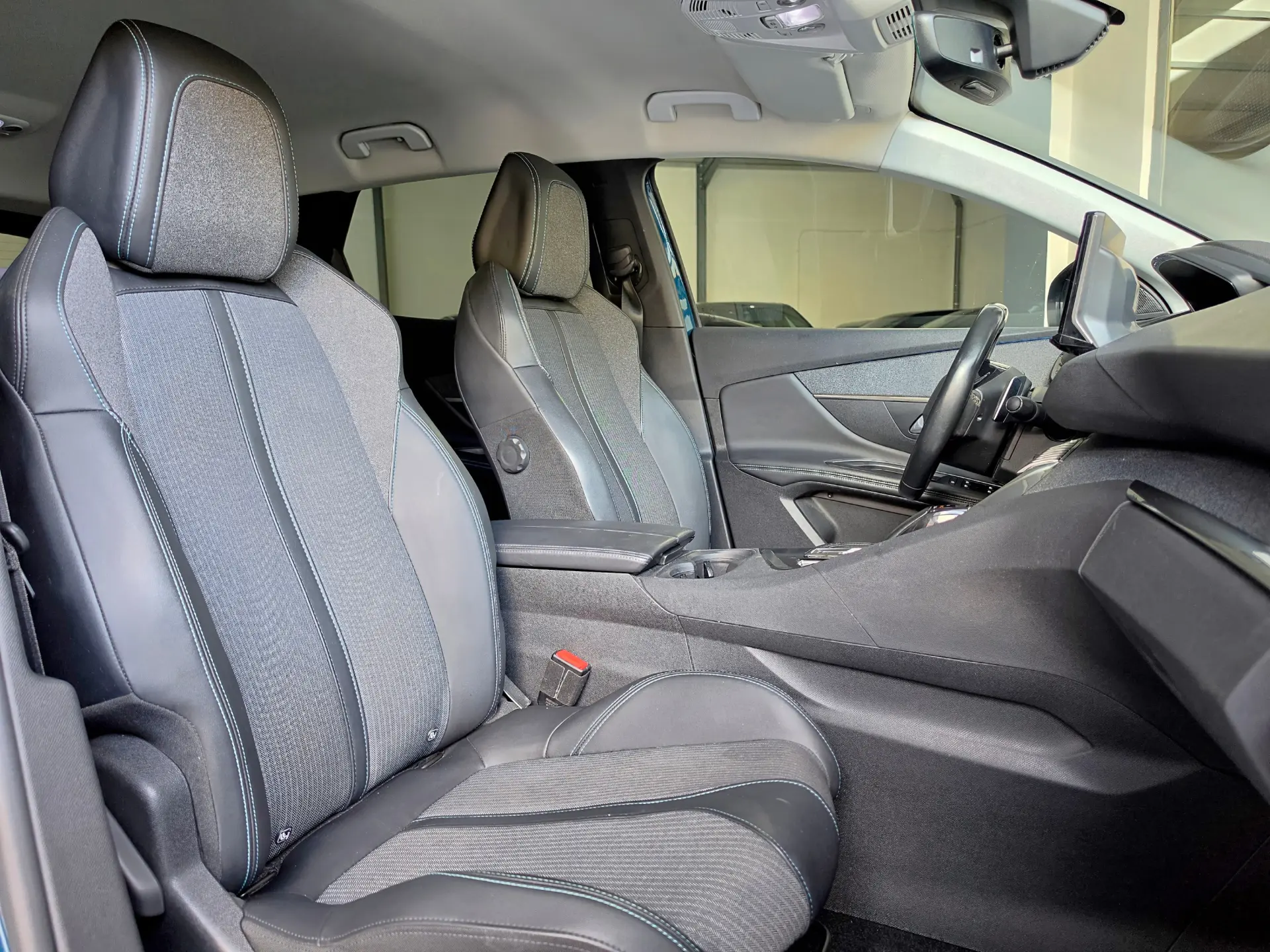 Peugeot 3008 1.6 Hybrid Allure e-EAT8 23