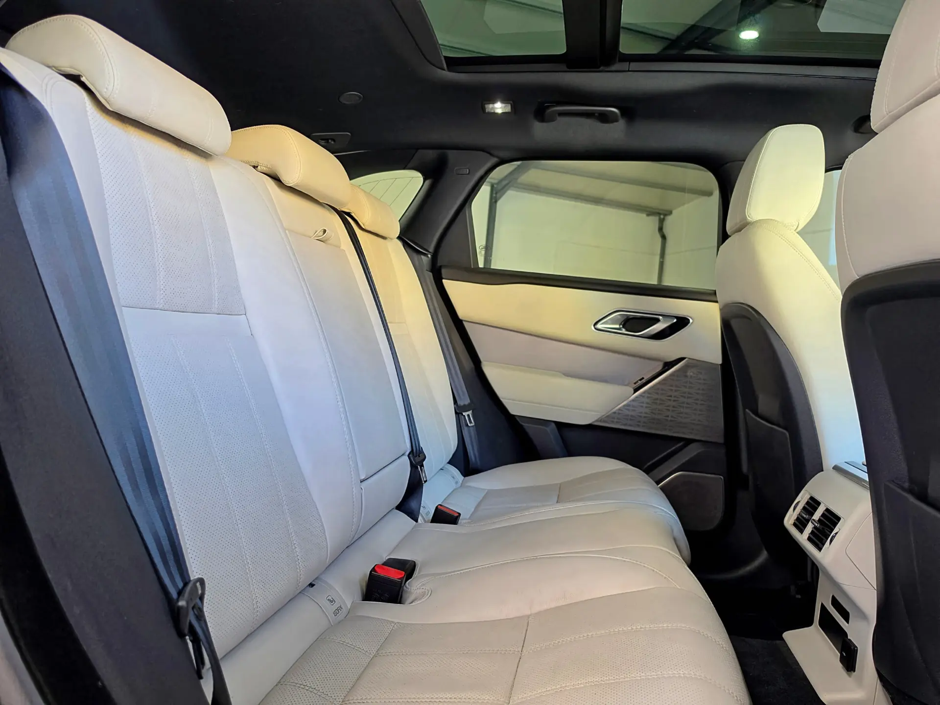 Land Rover Range Rover Velar 2.0 P400e AWD R-Dynamic SE 40