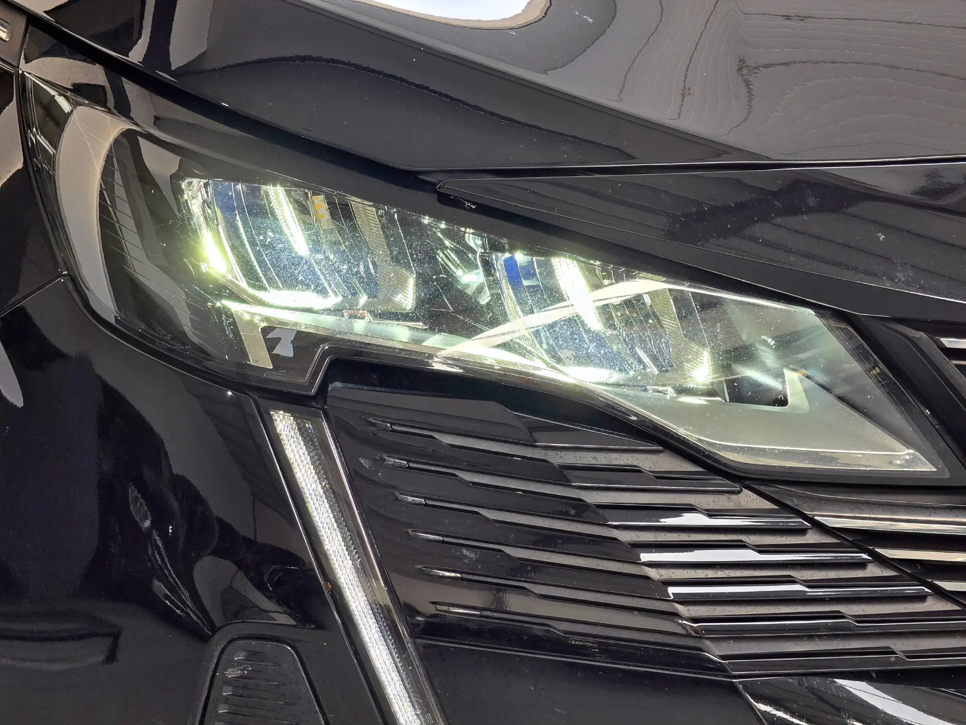 Peugeot 3008 1.6 Hybrid Allure e-EAT8 3