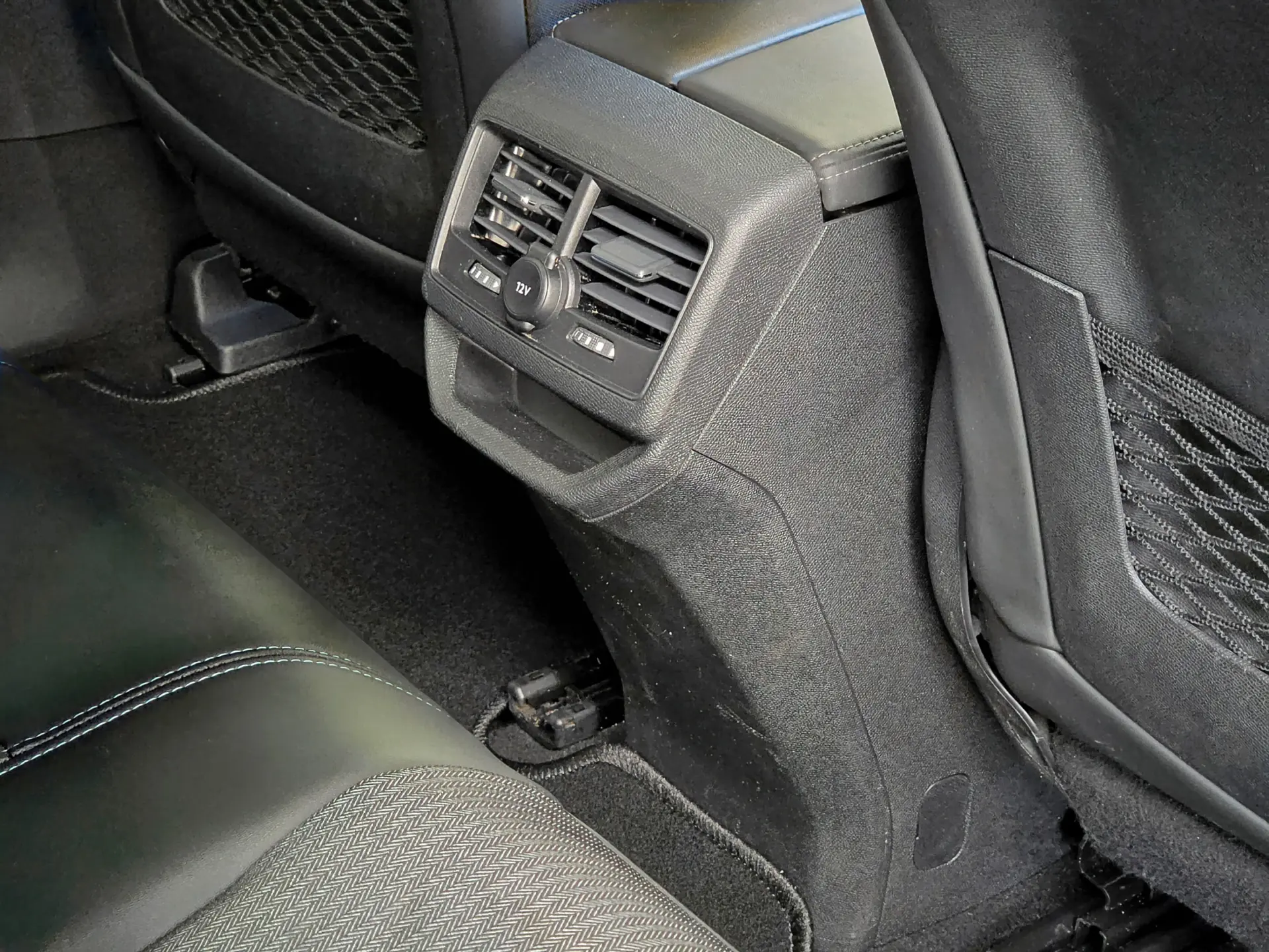 Peugeot 3008 1.6 Hybrid Allure e-EAT8 30