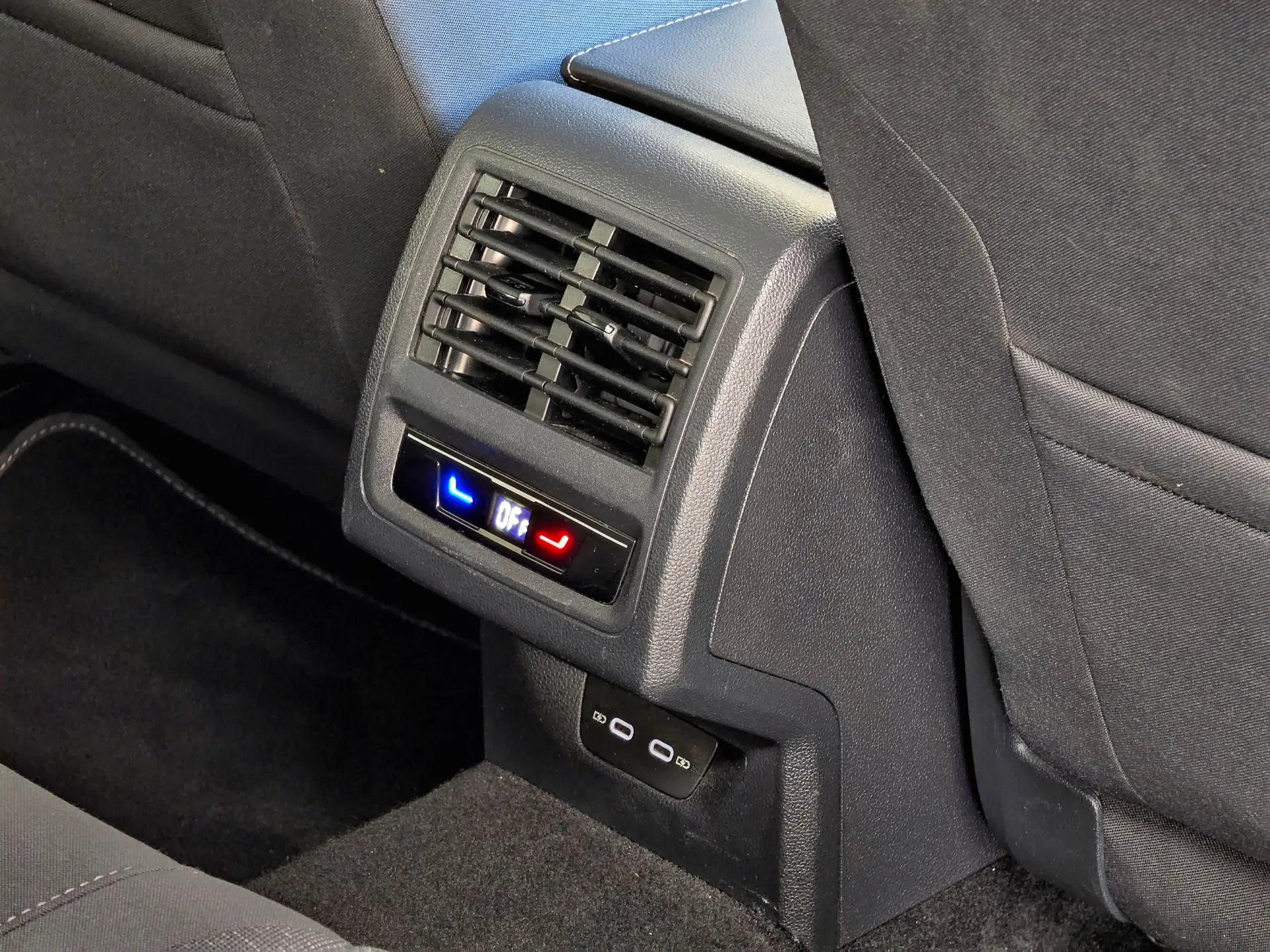 Volkswagen Golf Variant 1.0 eTSI Life DSG 31