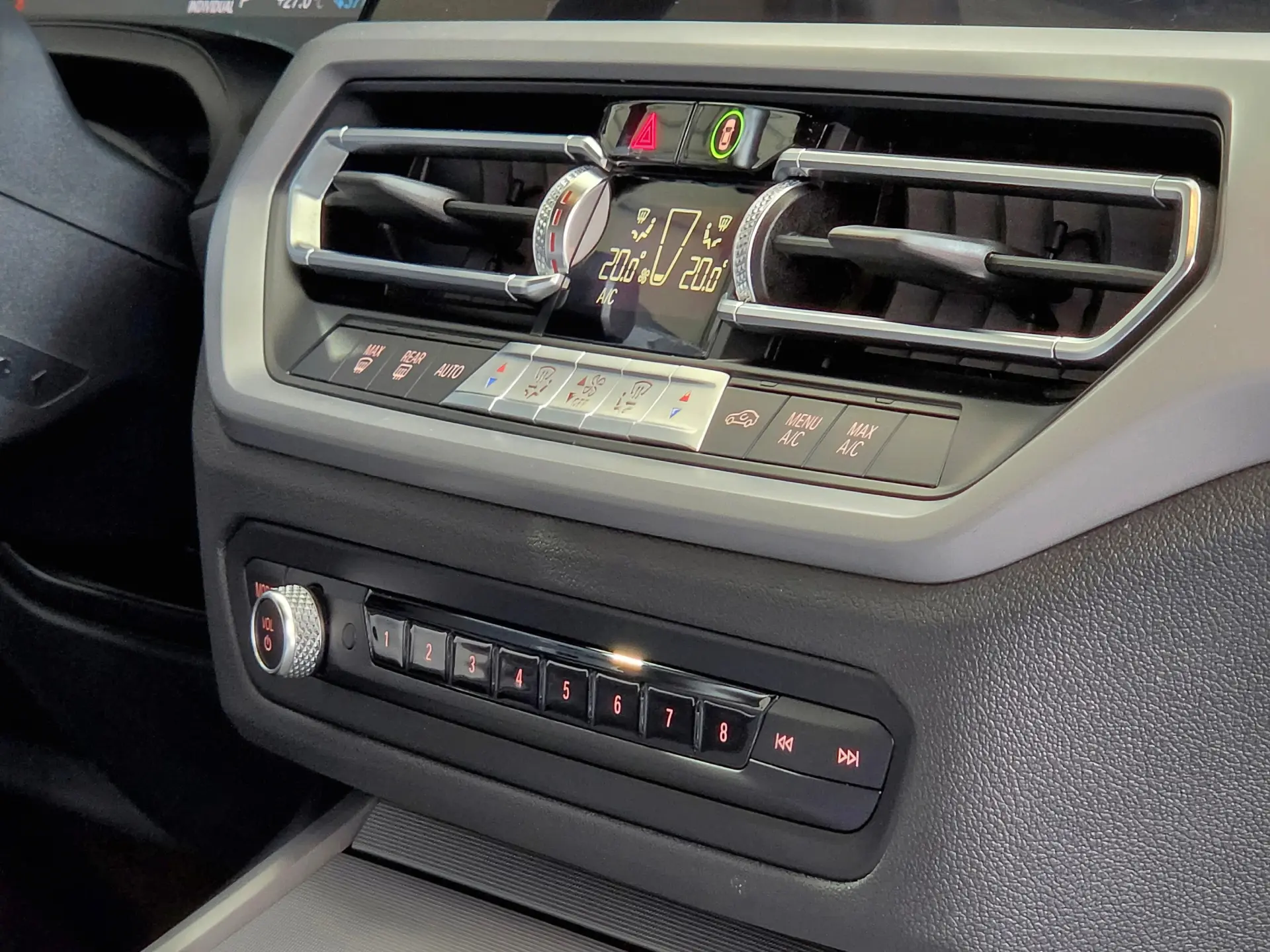 BMW 320 e Line Sport Auto 27