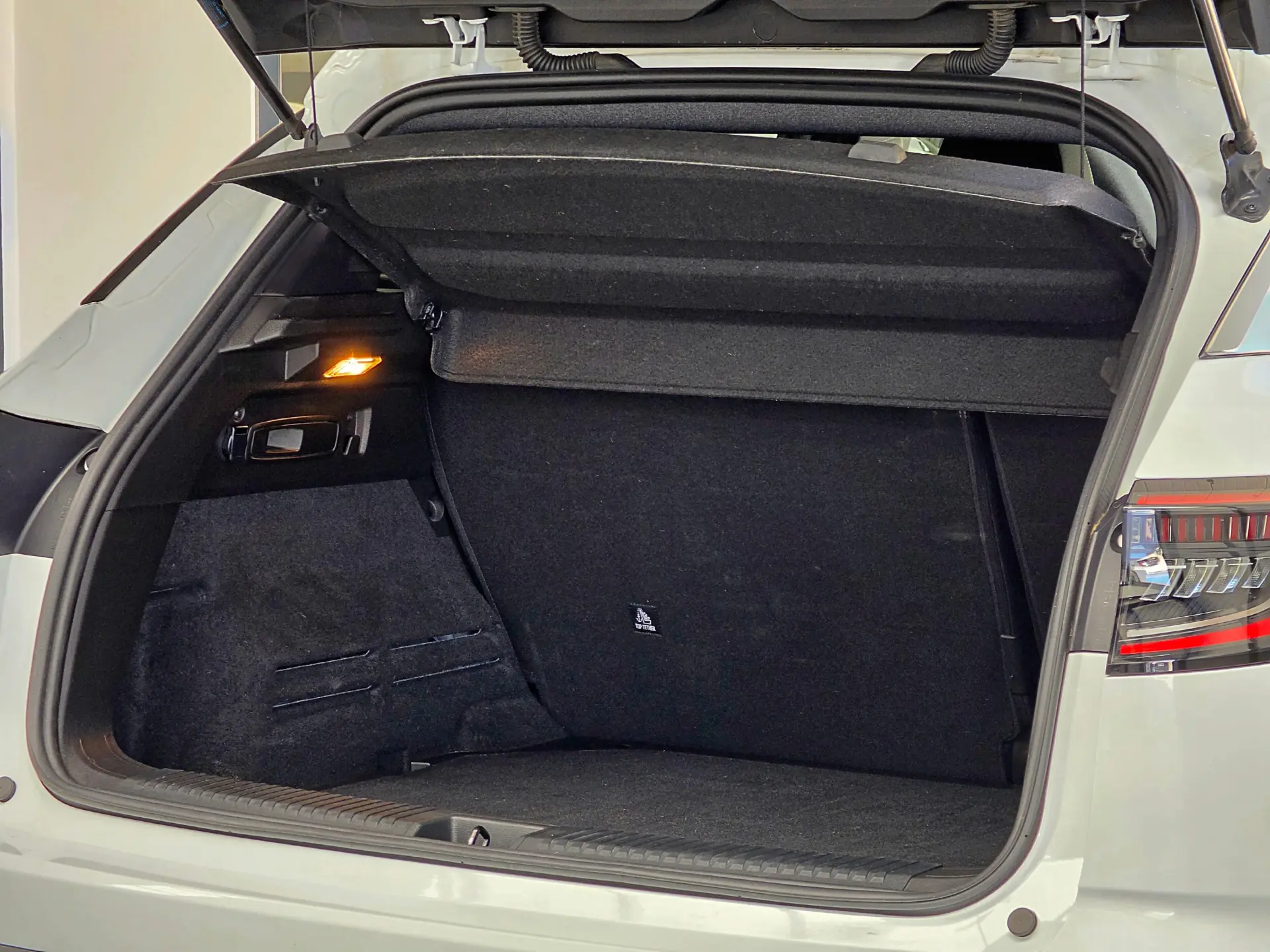 Renault Austral 1.2 E-Tech Techno 28