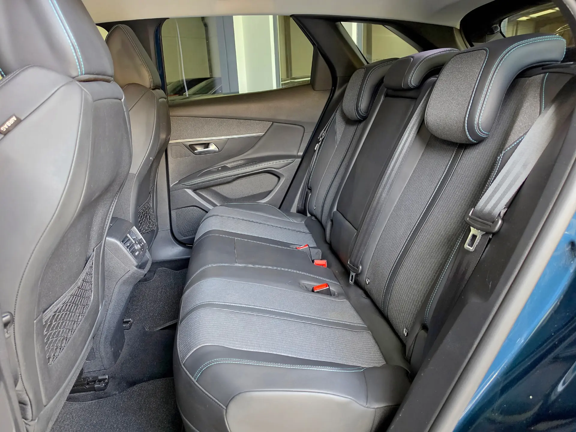 Peugeot 3008 1.6 Hybrid Allure e-EAT8 29