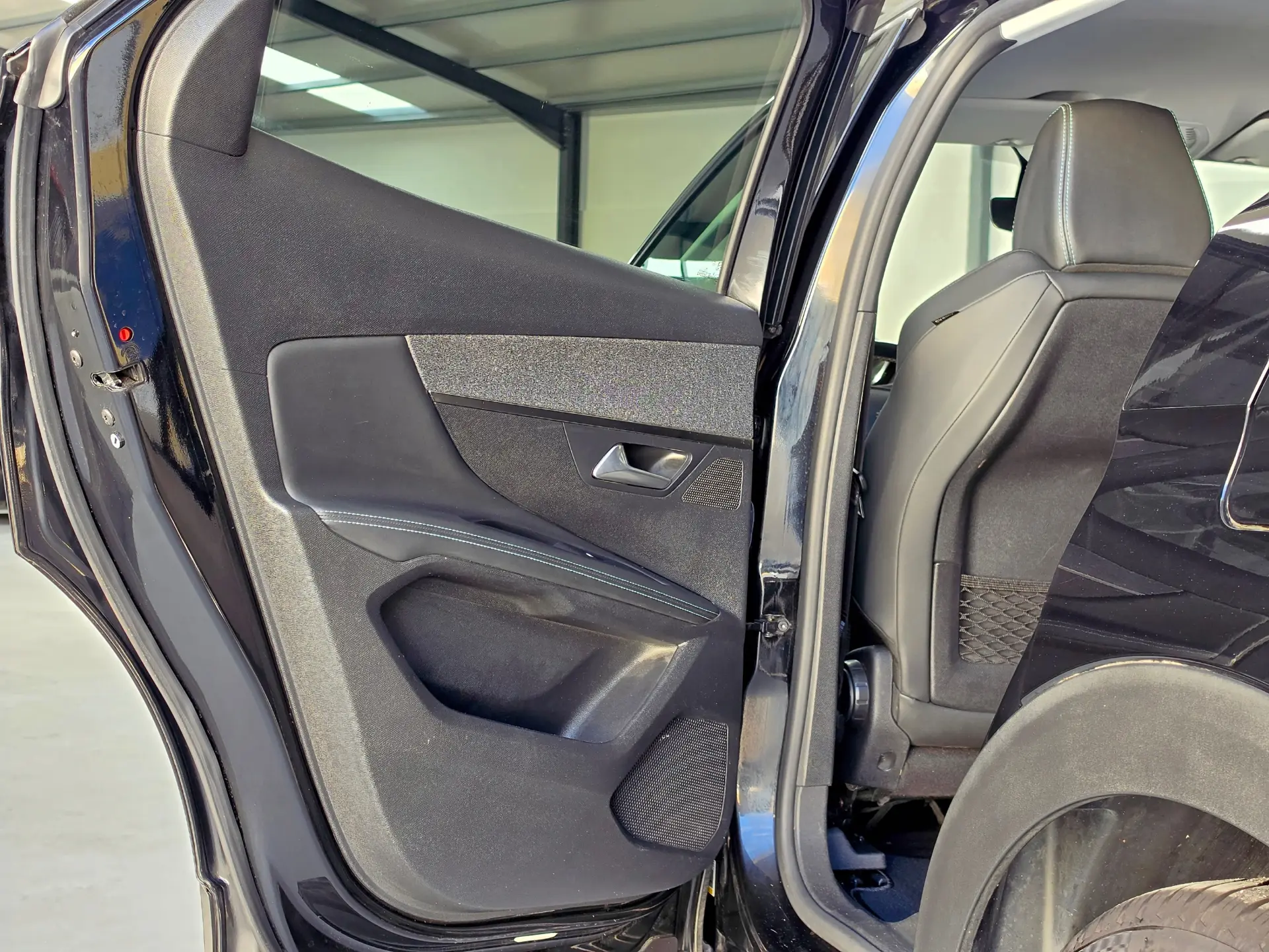 Peugeot 3008 1.6 Hybrid Allure e-EAT8 28