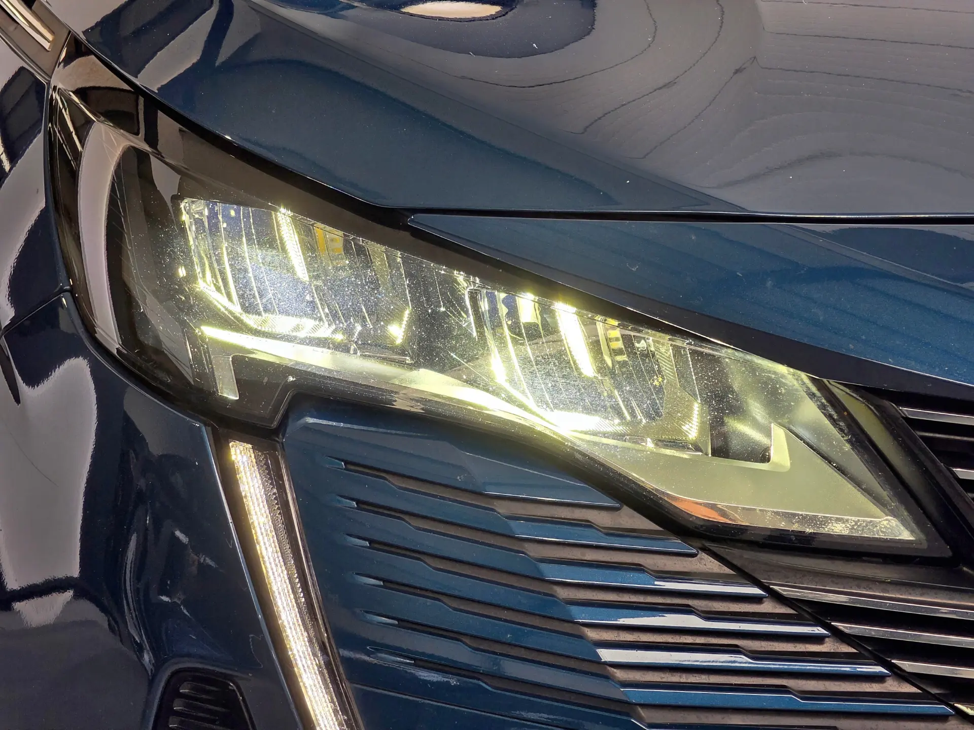 Peugeot 3008 1.6 Hybrid Allure e-EAT8 3