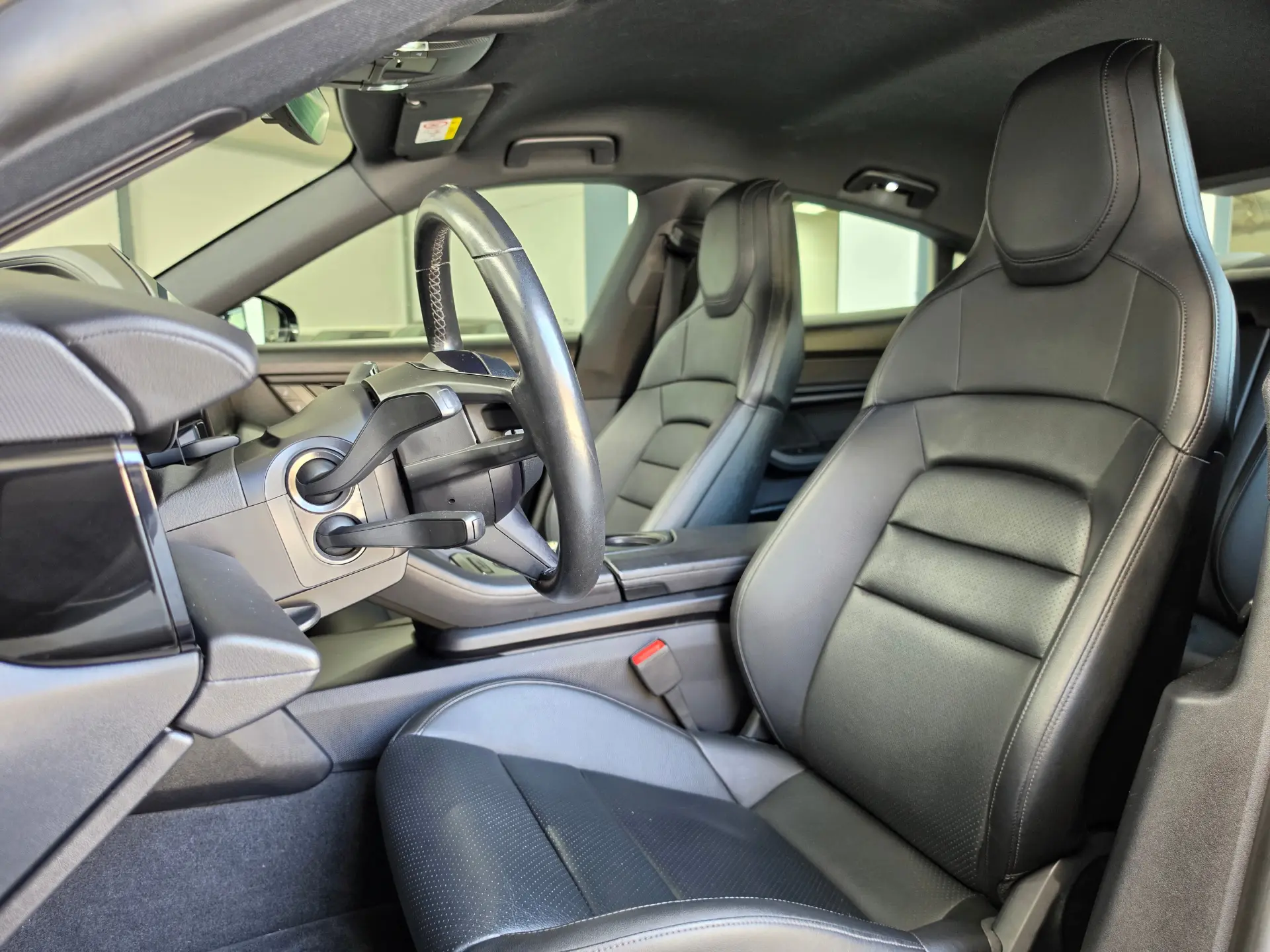 Porsche Taycan 4 28
