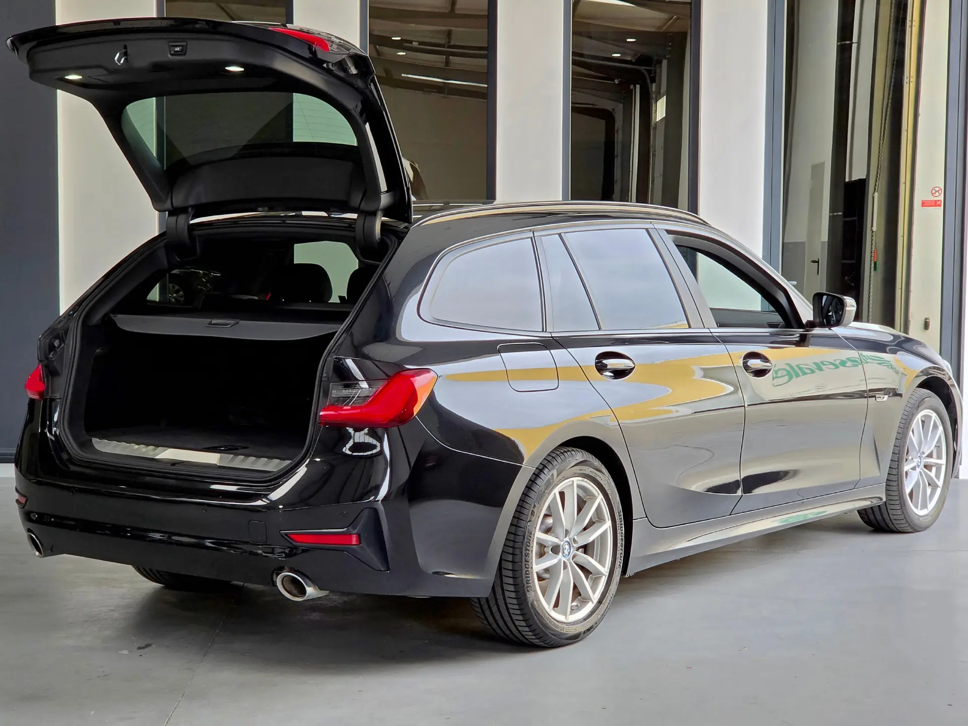 BMW 320 e Line Sport Auto 34