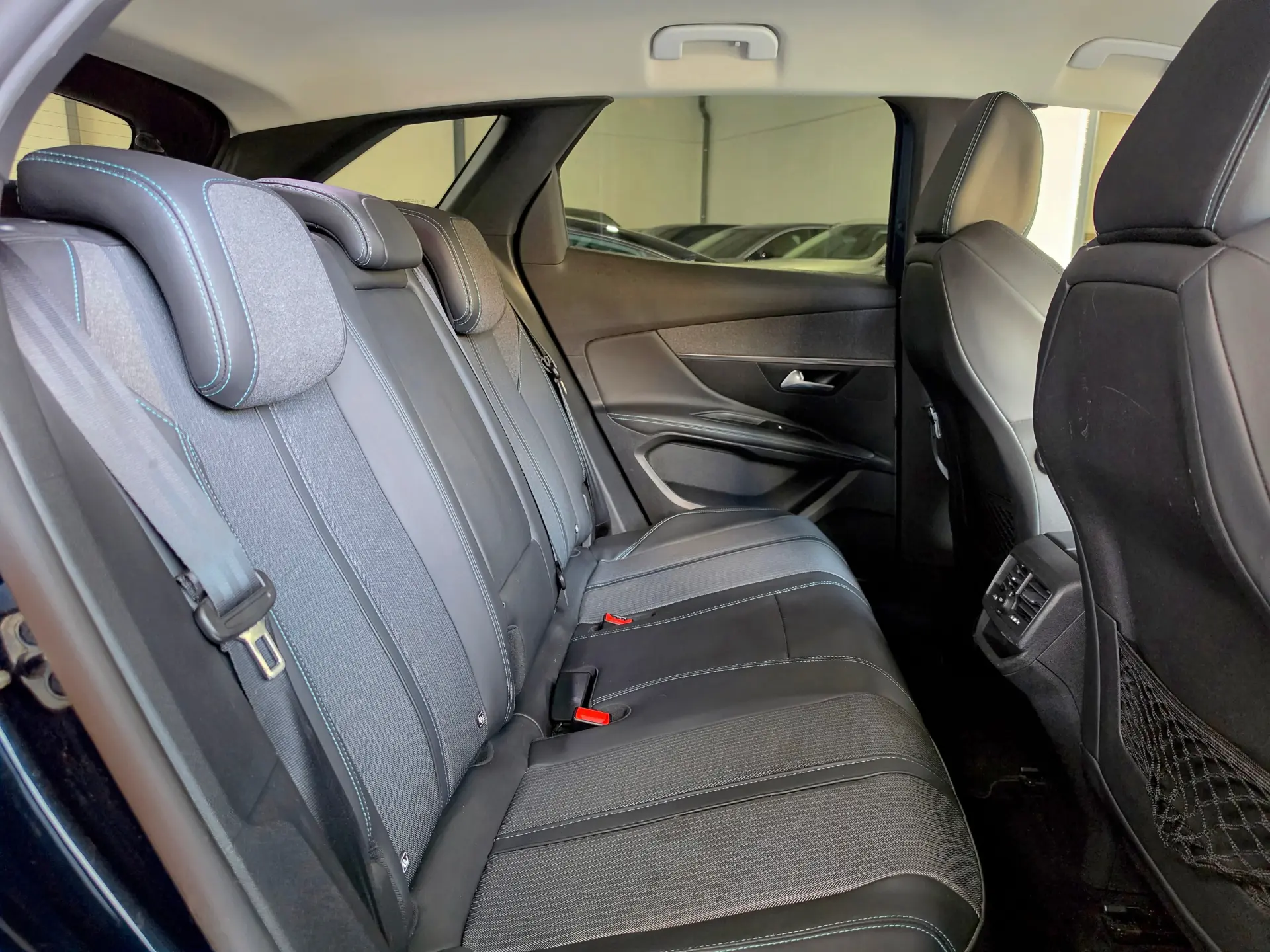 Peugeot 3008 1.6 Hybrid Allure e-EAT8 33