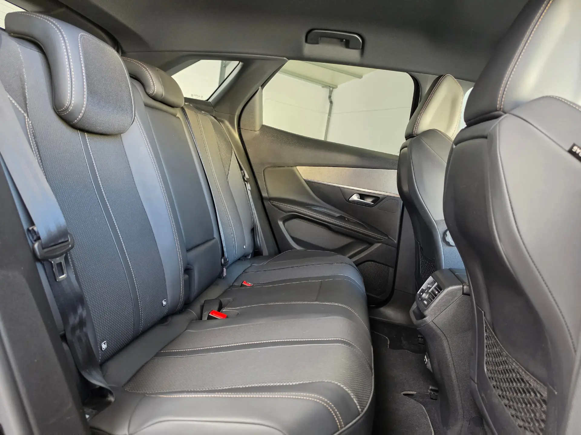 Peugeot 3008 1.6 Hybrid GT Pack e-EAT8 36