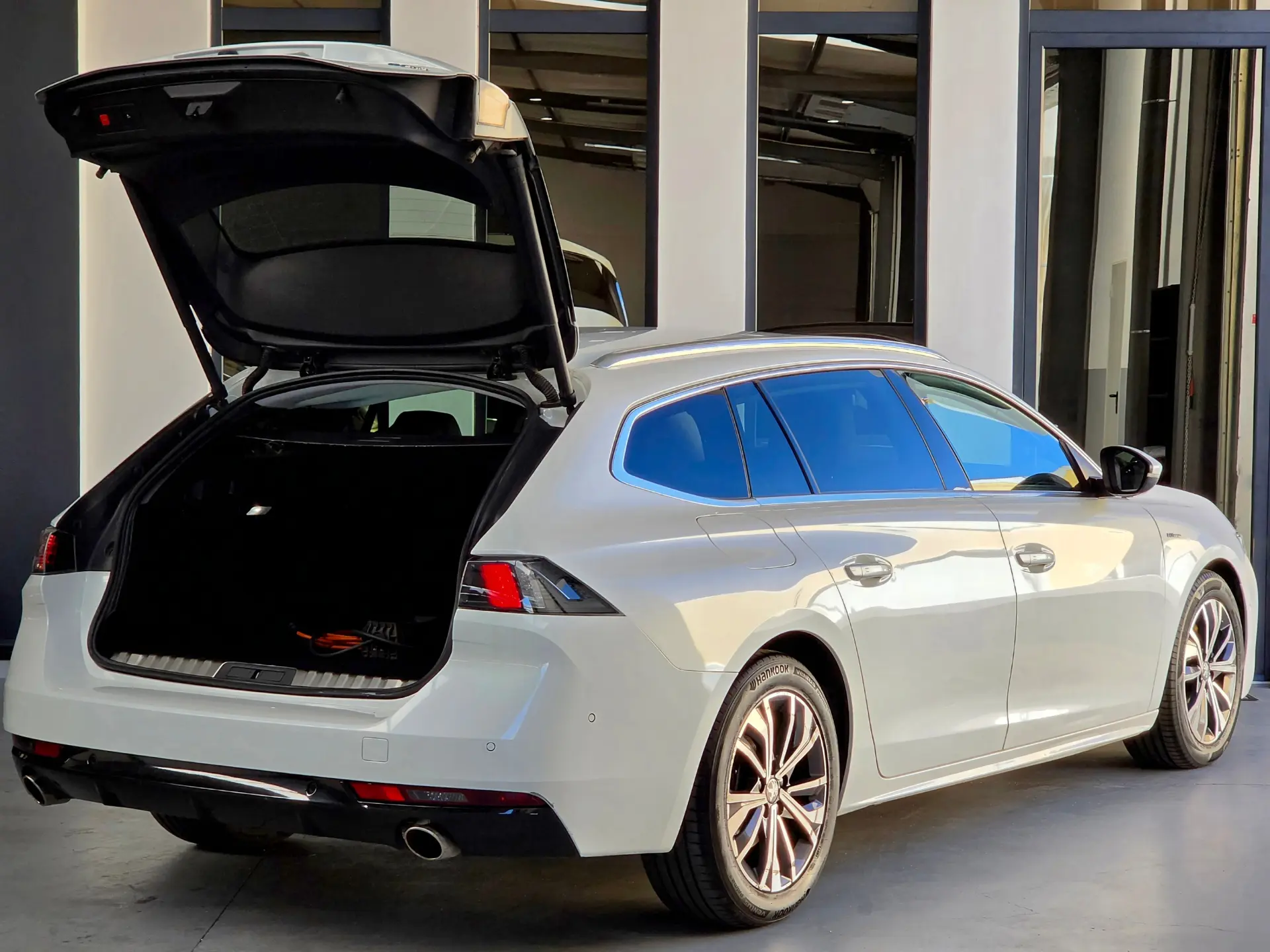 Peugeot 508 SW 1.6 Hybrid Allure e-EAT8 36