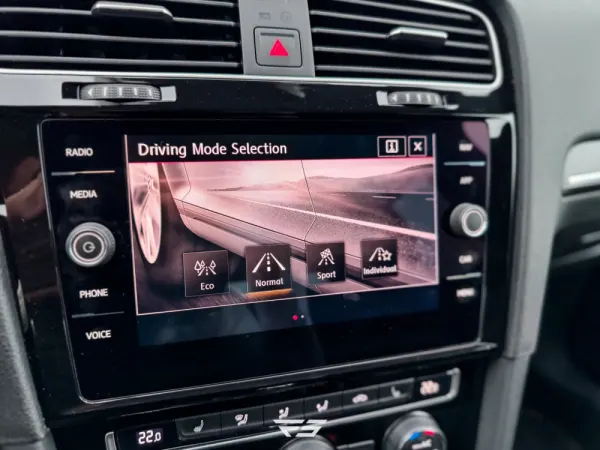 Volkswagen Golf 2.0 TSI GTi TCR DSG 48