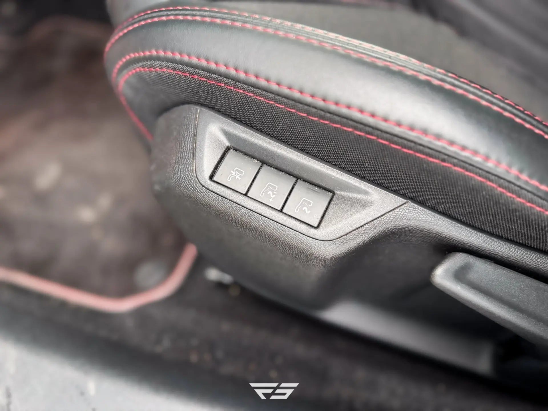 Peugeot 308 1.6 e-THP GTi 21