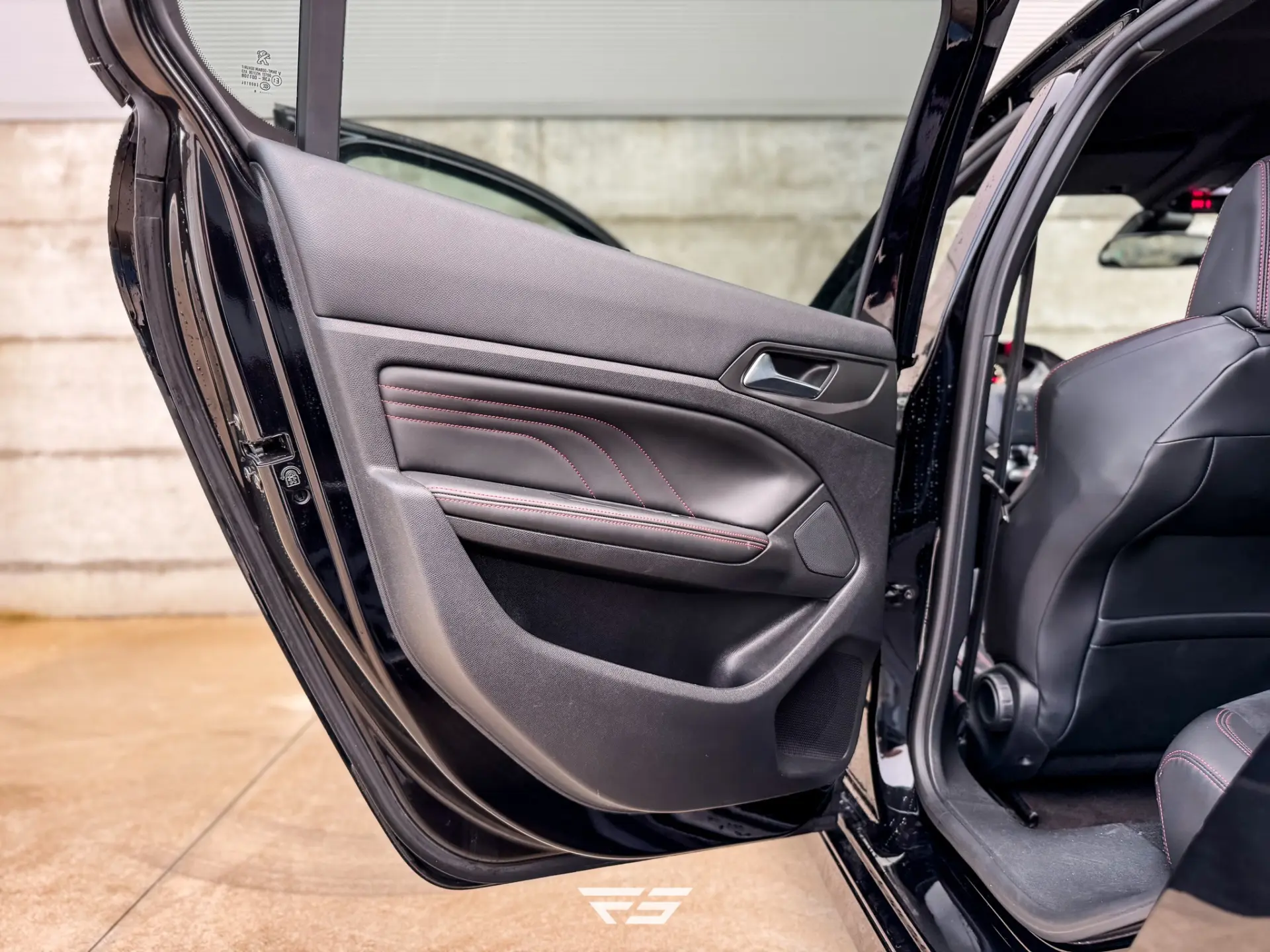 Peugeot 308 1.6 e-THP GTi 13