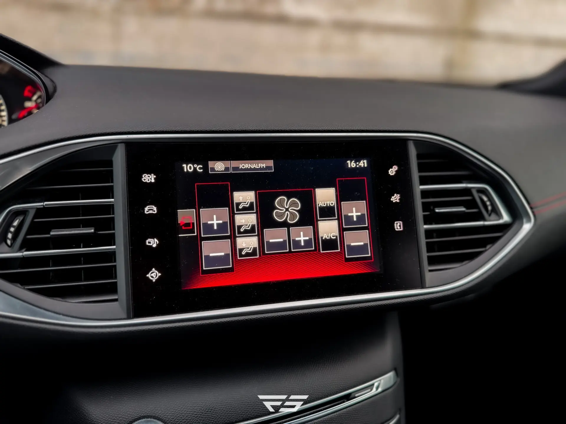 Peugeot 308 1.6 e-THP GTi 31