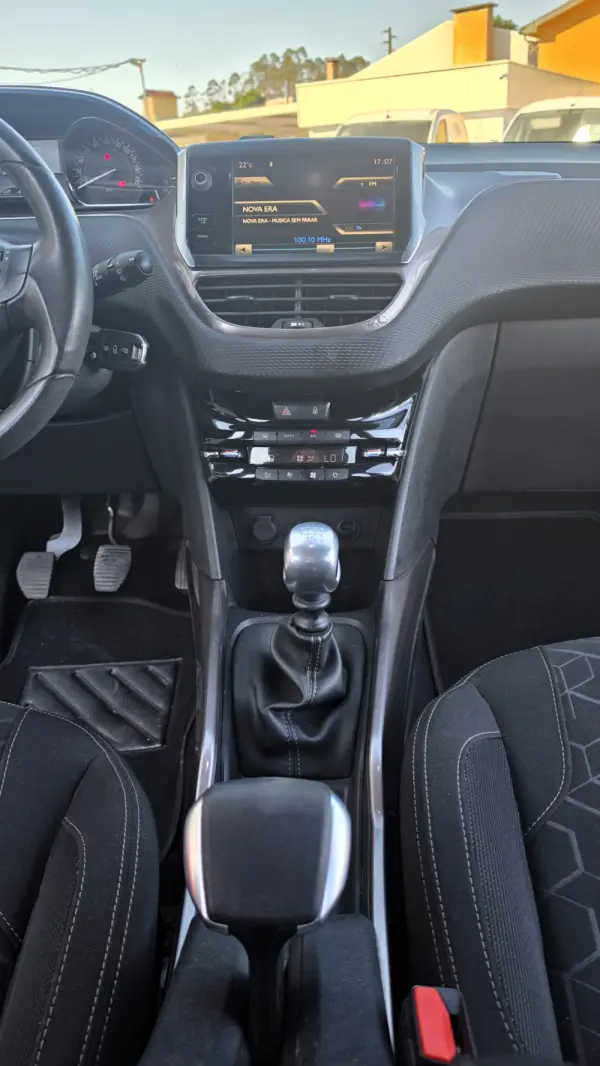 Peugeot 2008 1.6 e-HDi Allure 13