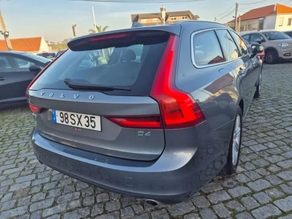Volvo V90 2.0 D4 Momentum Plus Geartronic 3