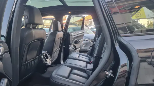 Porsche Cayenne S E-Hybrid 12