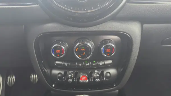 MINI Countryman One D Sport Edition 16