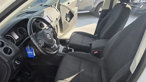 Volkswagen Tiguan 2.0 TDi Sport BlueMotion 14