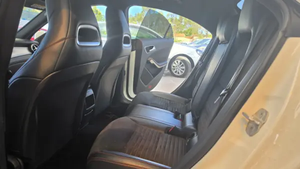 Mercedes-Benz CLA 180 (CDI) d AMG Line 11
