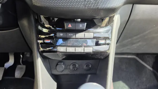 Peugeot 2008 1.6 e-HDi Allure 16