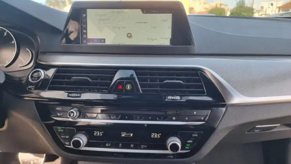 BMW 530 d Pack M Auto 13