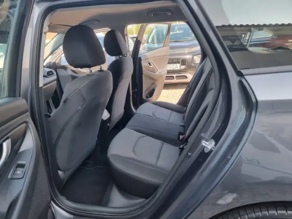 Hyundai i30 SW 1.6 CRDI Launch Edition 18