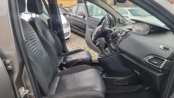 Lancia Ypsilon 1.2 S&S Platinum 11