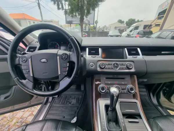 Land Rover Range Rover Sport 3.0 TDV6 HSE 12