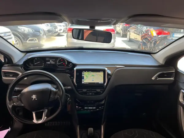 Peugeot 2008 1.6 BlueHDi Style 6