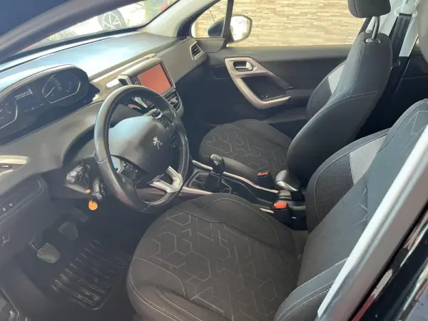Peugeot 2008 1.6 BlueHDi Style 7