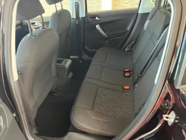 Peugeot 2008 1.6 BlueHDi Style 12