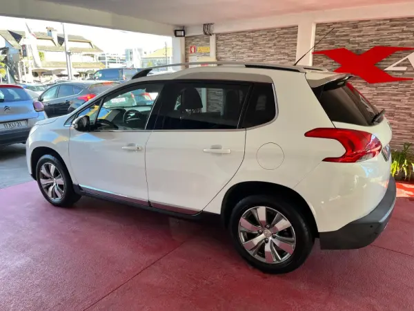 Peugeot 2008 1.2 PureTech Allure 6