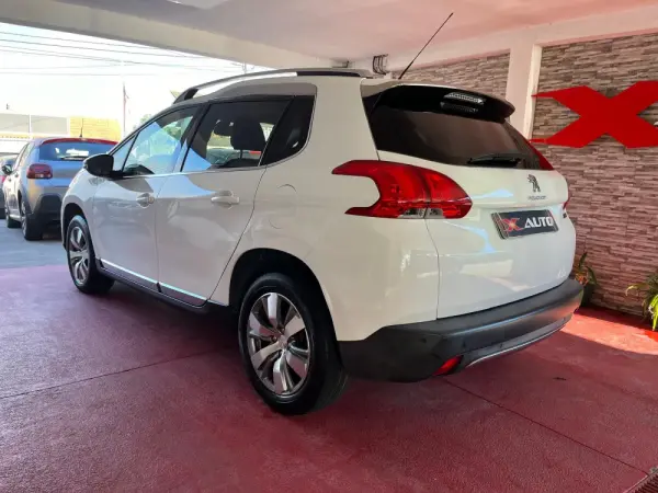 Peugeot 2008 1.2 PureTech Allure 9