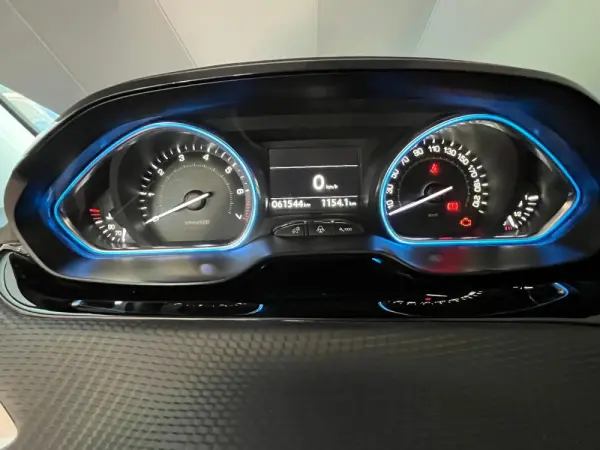 Peugeot 2008 1.2 PureTech Allure 13