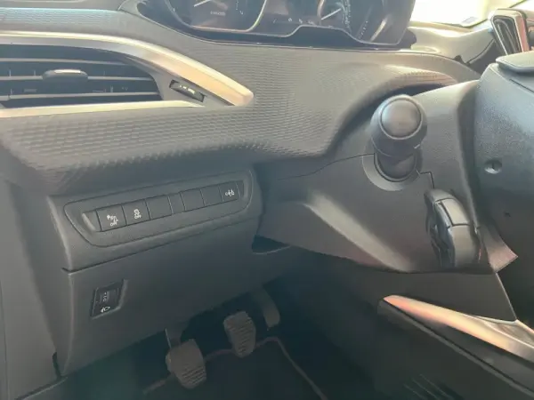Peugeot 2008 1.2 PureTech Allure 15