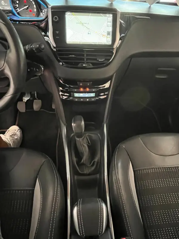 Peugeot 2008 1.2 PureTech Allure 18