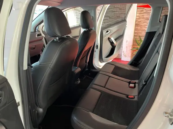 Peugeot 2008 1.2 PureTech Allure 22