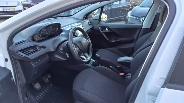 Peugeot 208 1.2 PureTech Active 12