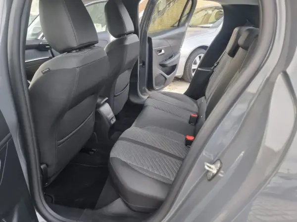 Peugeot 208 1.2 PureTech Allure 13